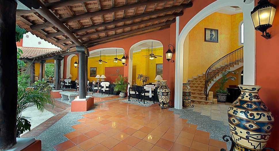 Een foto van het interieur van Occidental Cozumel