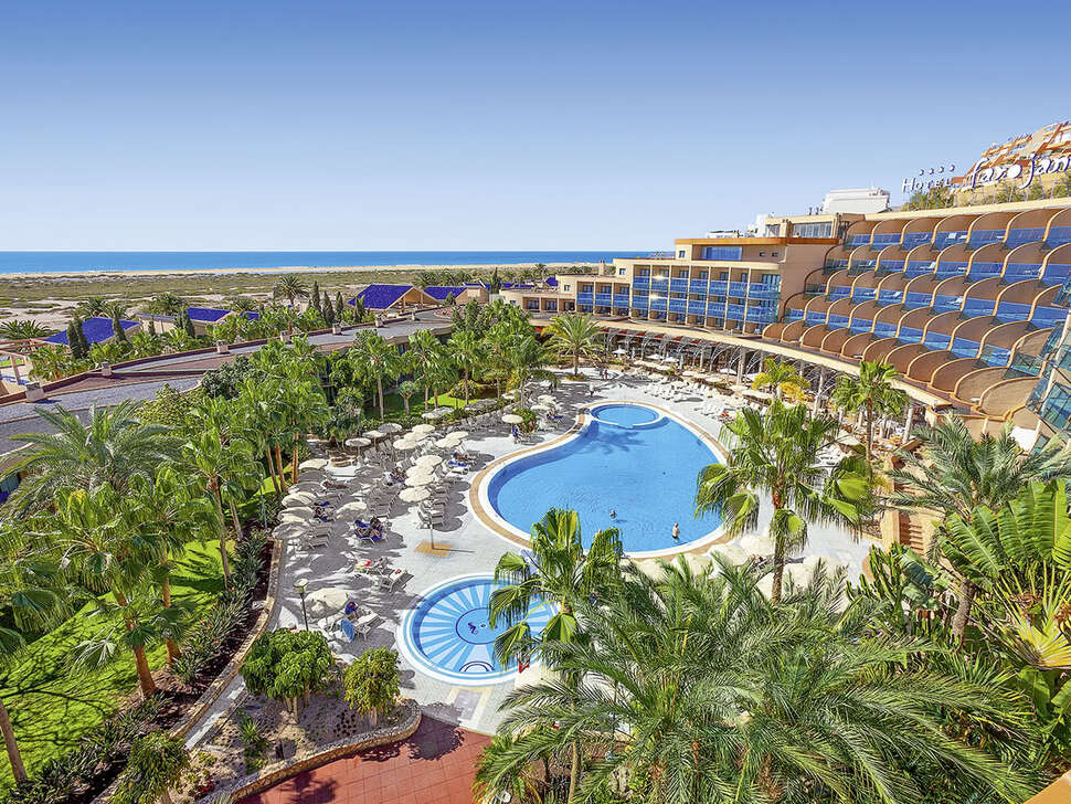 Een foto van het zwembad bij MUR Hotel Faro Jandia