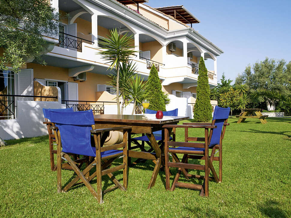 Een foto van het terras bij Villa Elia