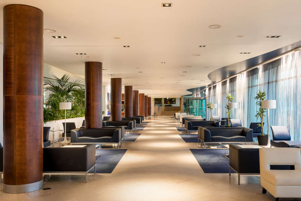 Een foto van het interieur van Dunamar Aparthotel