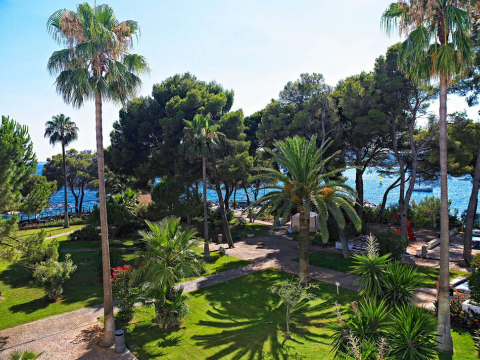 Een foto van het terras bij Hipotels Eurotel Punta Rotja Hotel