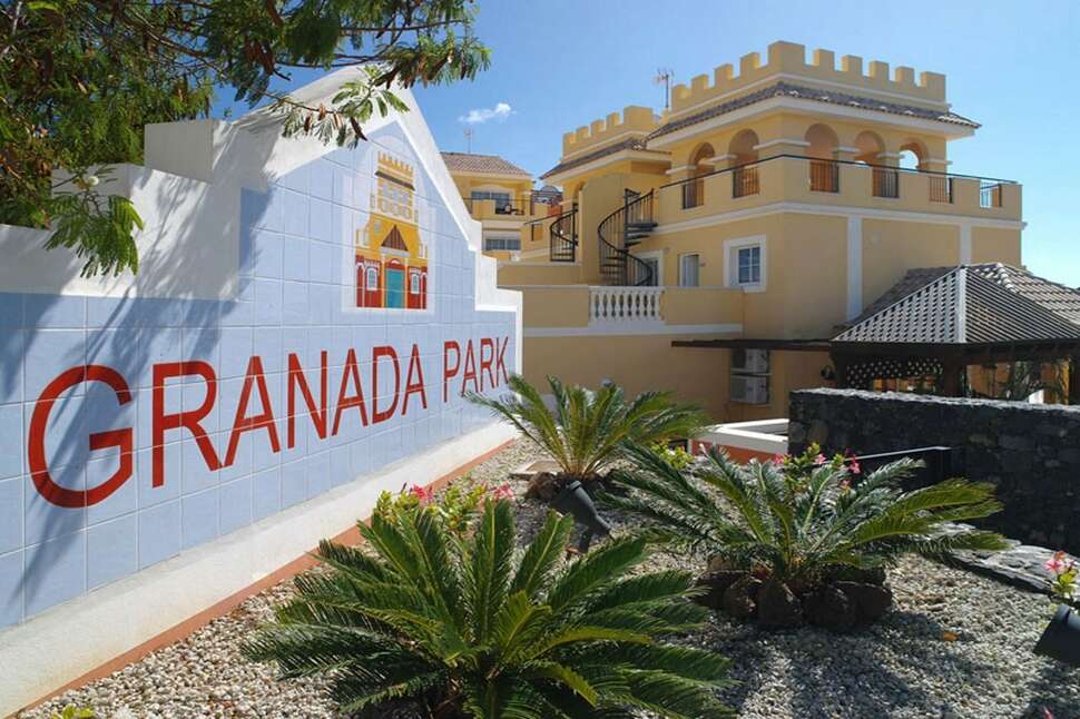 Een foto van de buitenkant van Appartementen Granada Park