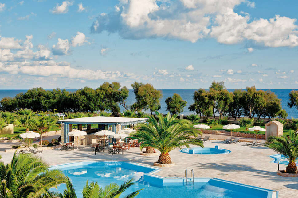 Een foto van het zwembad bij Santo Miramare Resort