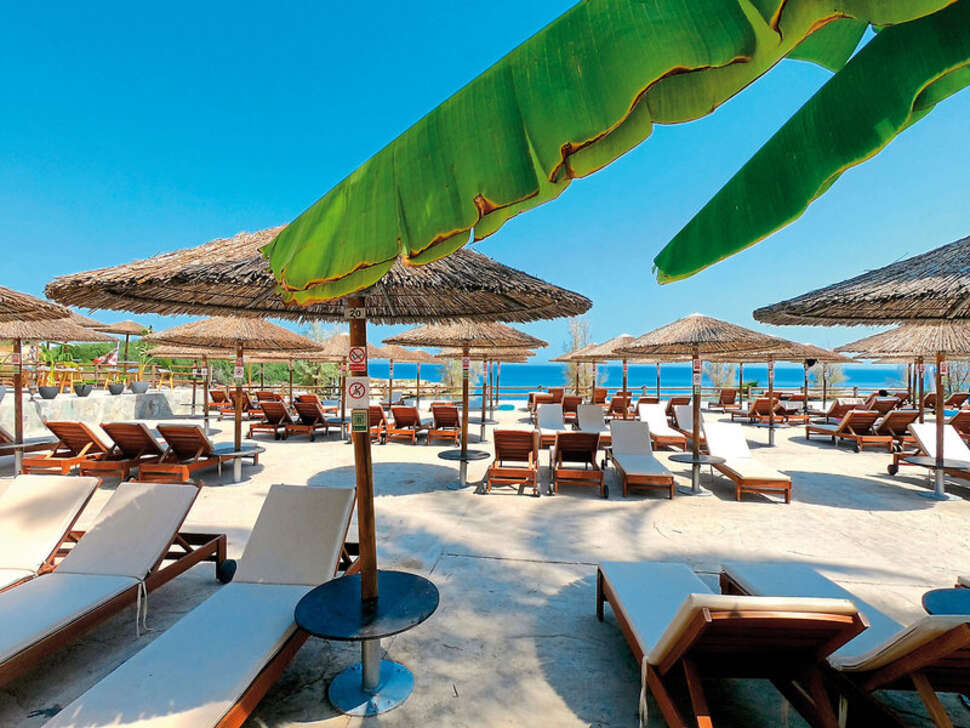 Ein Foto vom Pool im Malama Beach Holiday Village