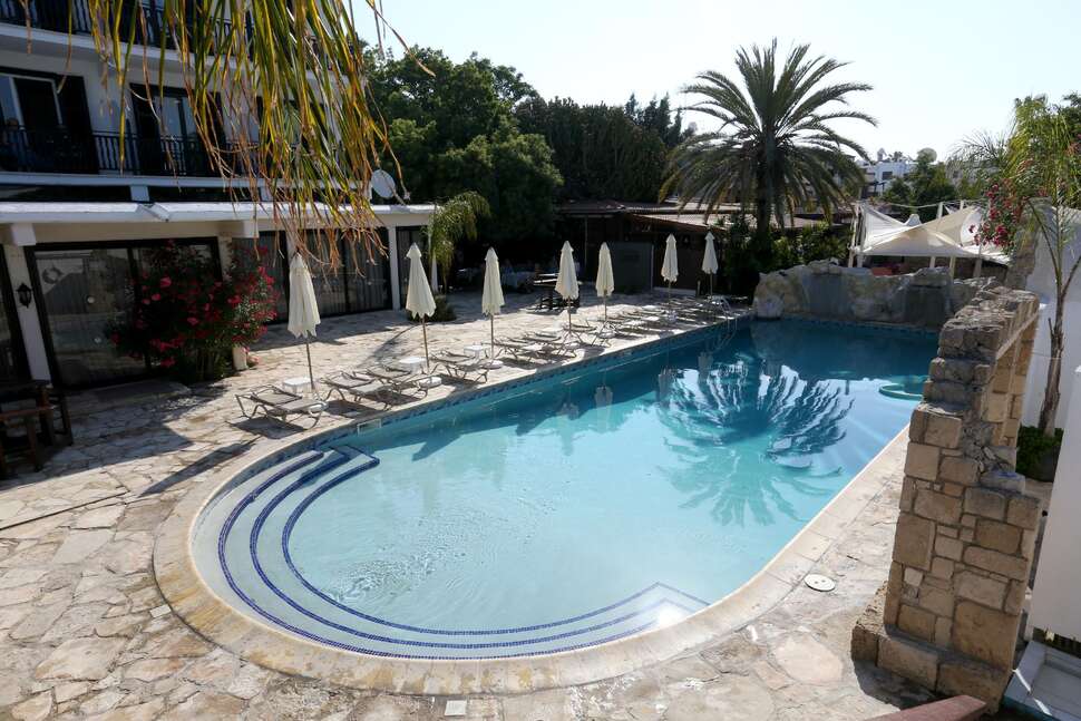 Een foto van het zwembad bij Dionysos Central Hotel