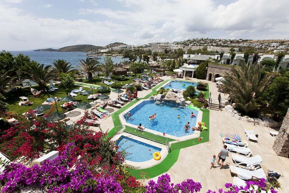 Een foto van het zwembad bij Royal Asarlik Beach Hotel & Spa