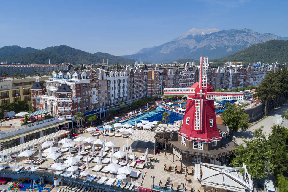 Een foto van het zwembad bij Orange County Kemer Resort Hotel