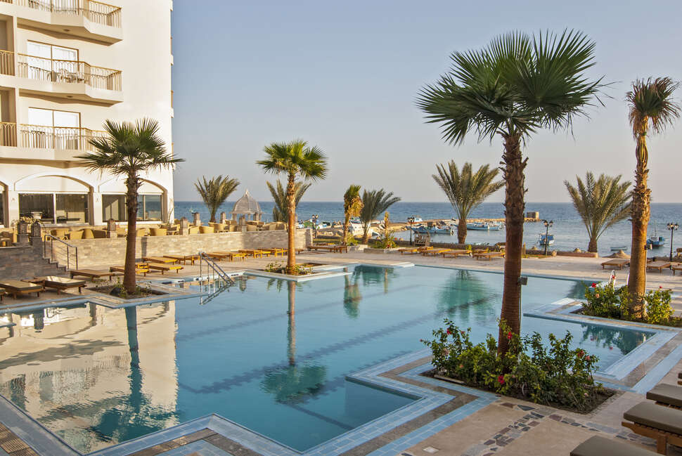 Een foto van het zwembad bij Royal Star Beach Resort