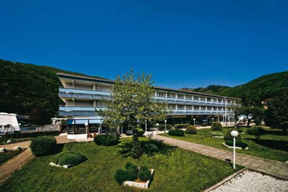 Ein Foto von der Außenansicht des Hotel Marina