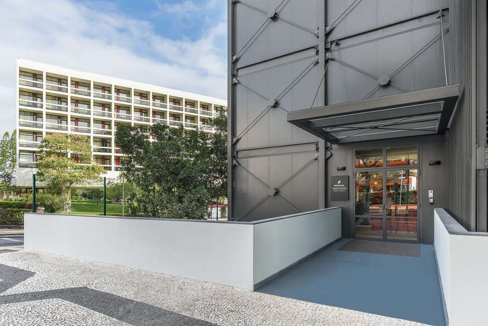 Een foto van de buitenkant van Pestana Casino Studios