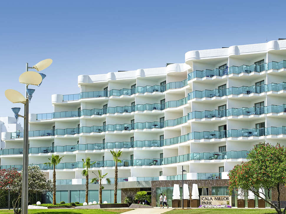 Een foto van de buitenkant van Hipotels Cala Millor Park