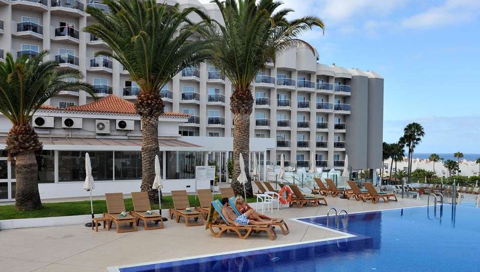 Een foto van het zwembad bij Hovima Costa Adeje