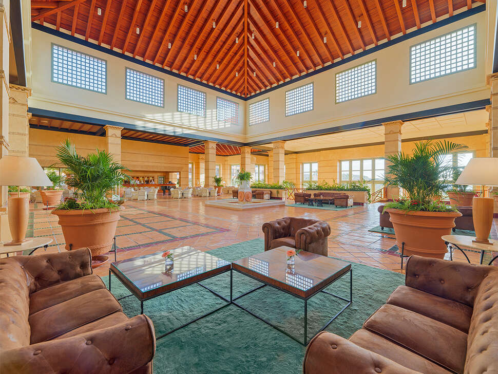 Een foto van het interieur van H10 Costa Adeje Palace