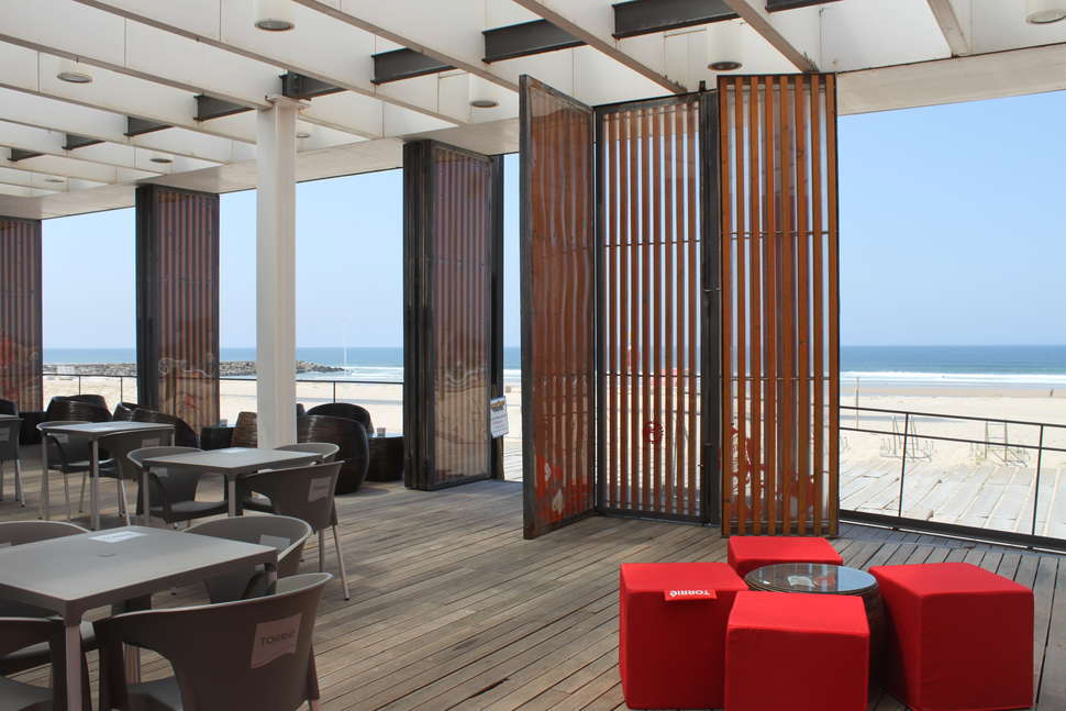 Een foto van het terras bij Tryp by Wyndham Lisboa Caparica Mar Hotel