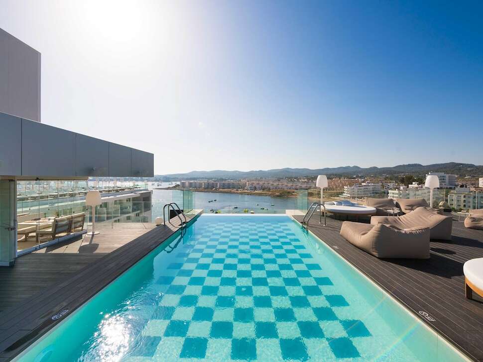 Ein Foto vom Pool im Amare Beach Hotel Ibiza