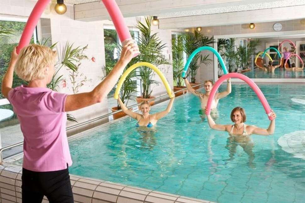 Een foto van het zwembad bij AktiVital Hotel