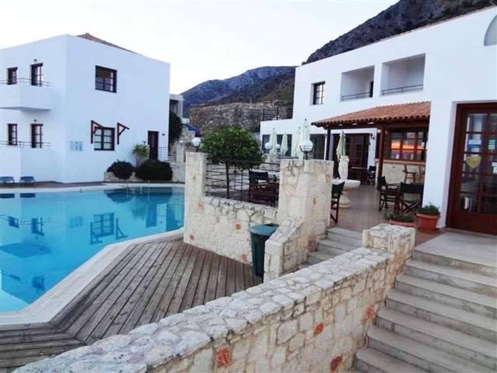 Een foto van het zwembad bij Amazones Village Suites