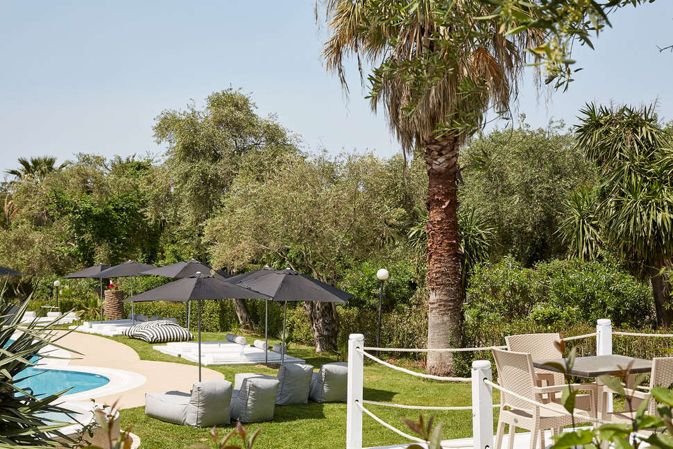Een foto van het terras bij Mr & Mrs White Corfu