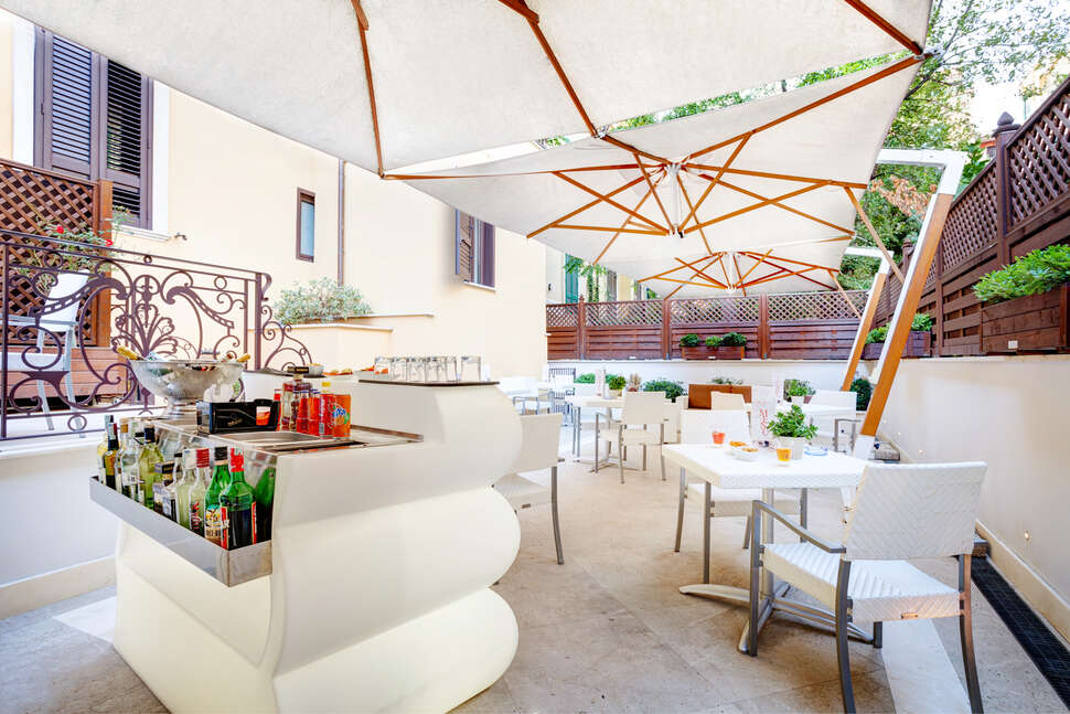 Een foto van het terras bij Hotel Best Roma