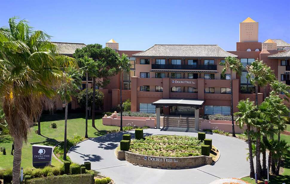 Ein Foto von der Außenansicht des DoubleTree by Hilton Islantilla Golf Resort