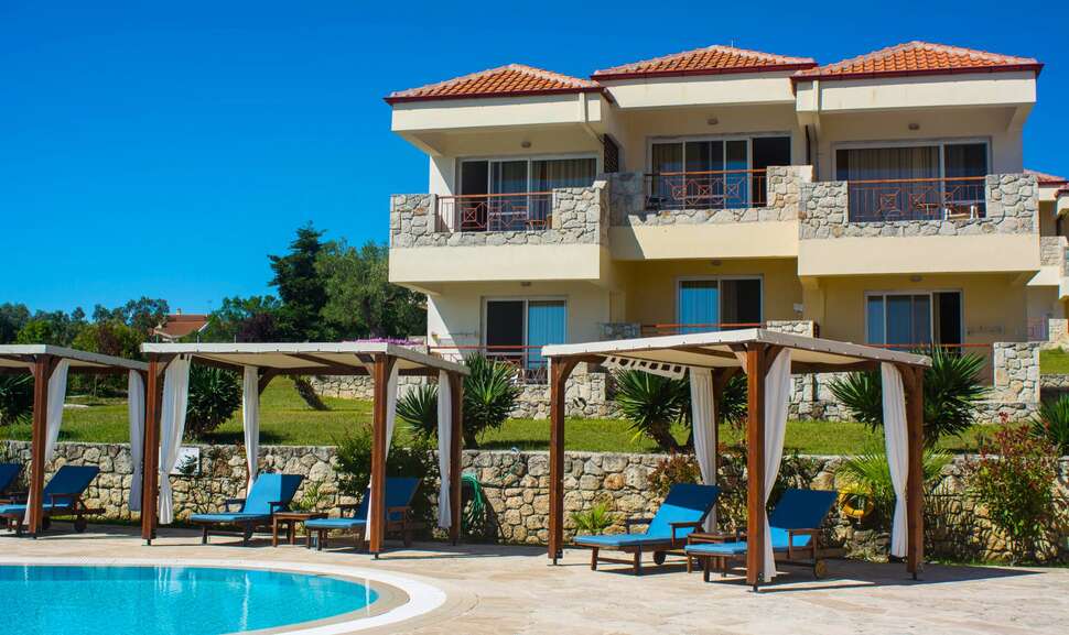 Ein Foto vom Pool im Blue Bay Hotel Afytos