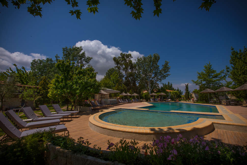 Ein Foto vom Pool im Petrino Eco Village