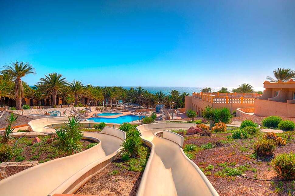 Een foto van het zwembad bij SBH Hotel Monica Beach Resort