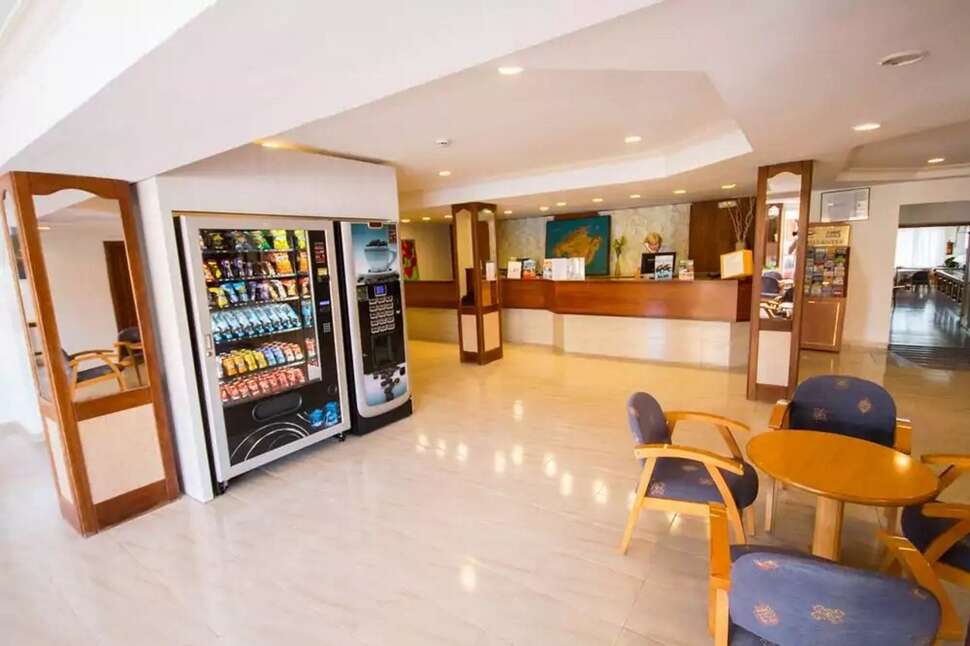 Een foto van het interieur van Hotel Amic Can Pastilla