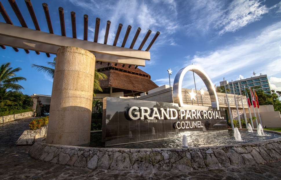 Een foto van de buitenkant van Grand Park Royal Cozumel