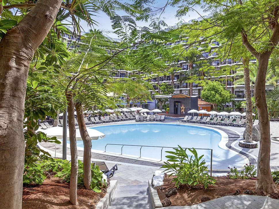 Een foto van het zwembad bij Barcelo Margaritas