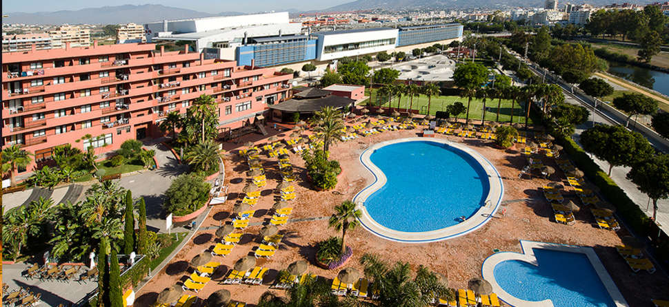 Een foto van het zwembad bij Fuengirola Beach Aparthotel