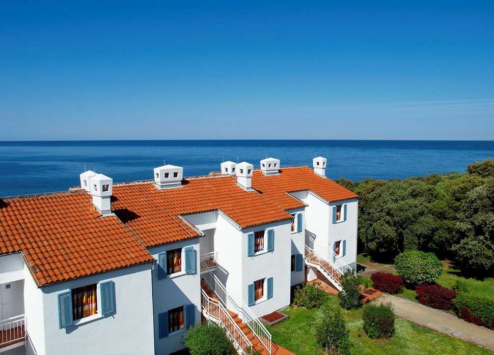 Een foto van de buitenkant van Lanterna Sunny Resort By Valamar