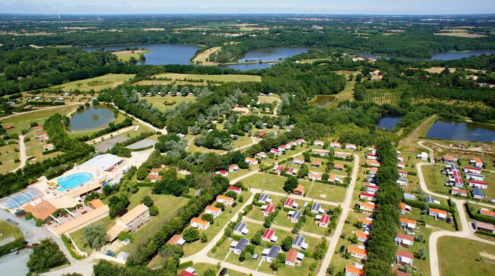 Een foto van de buitenkant van Village de la Guyonniere