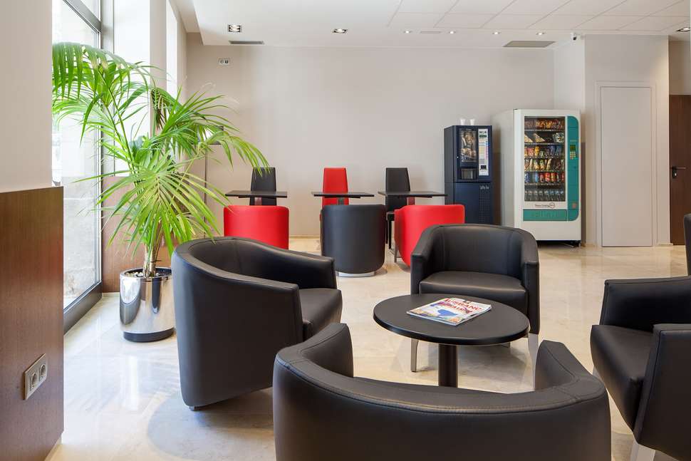 Een foto van het interieur van Hotel Santa Marta Barcelona