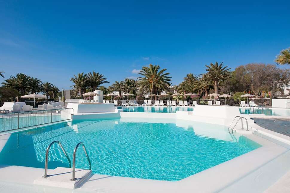 Een foto van het zwembad bij Relaxia Olivina Lanzarote