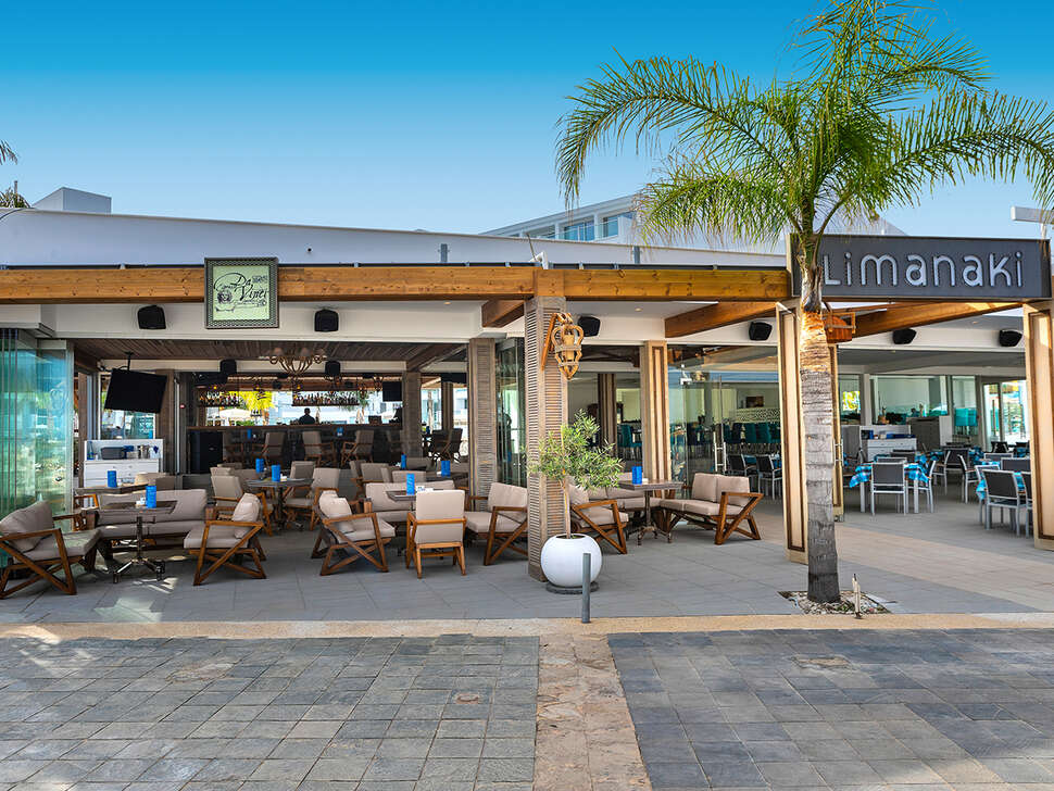 Een foto van de faciliteiten bij Limanaki Beach Hotel