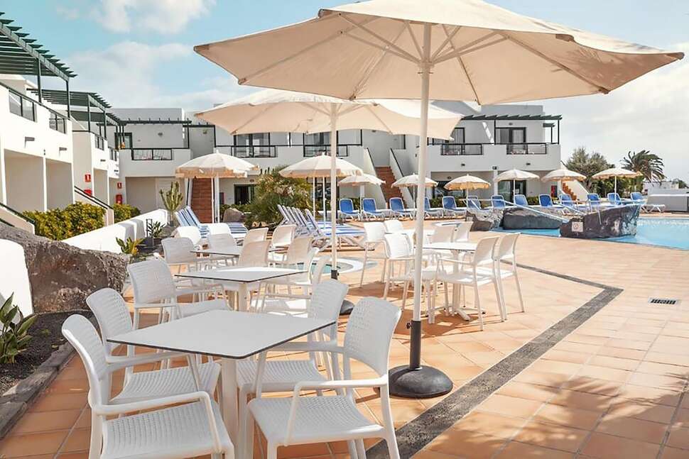 Een foto van het terras bij Pocillos Playa