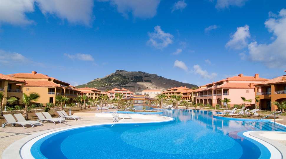 Een foto van het zwembad bij Pestana Porto Santo Beach Resort & Spa