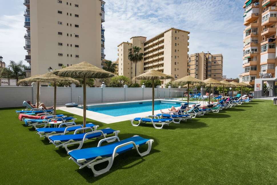 Een foto van het zwembad bij Aparthotel Veramar