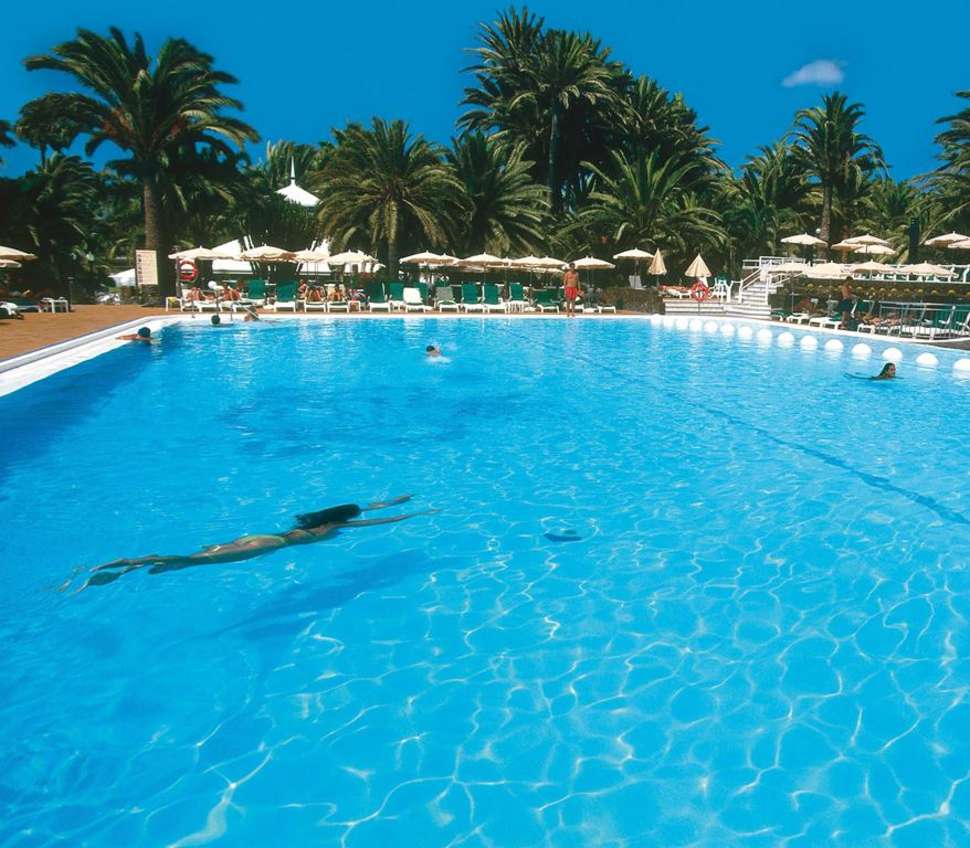 Een foto van het zwembad bij Riu Palace Oasis