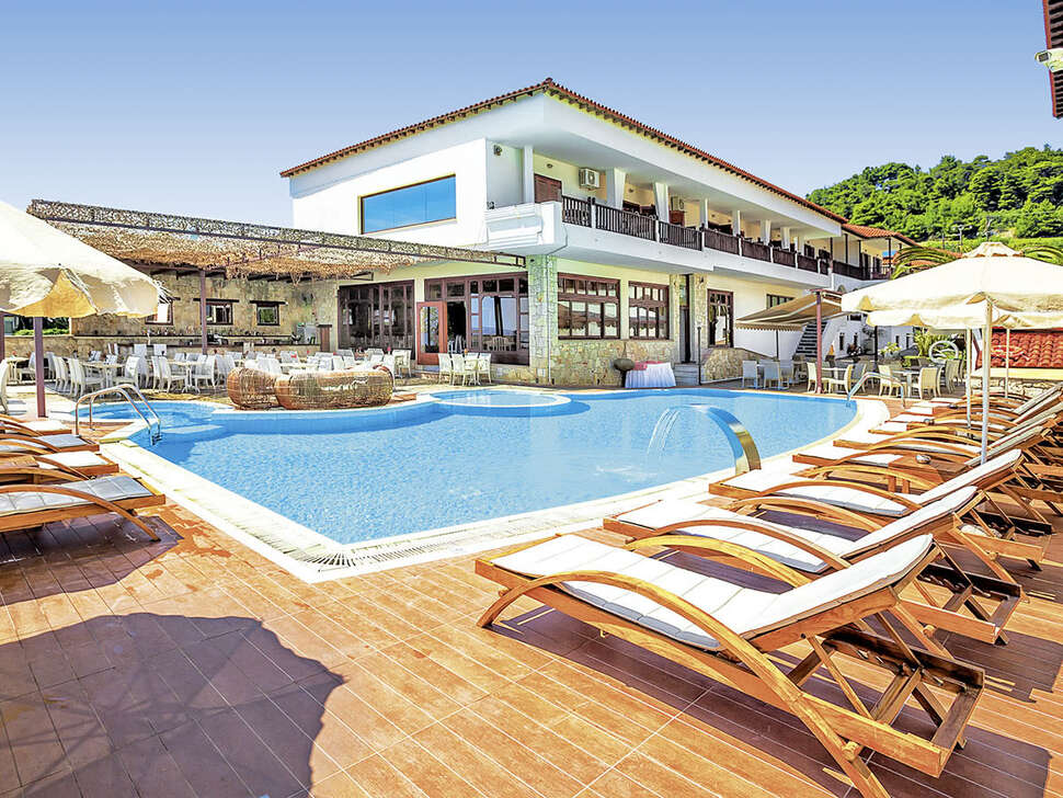 Ein Foto vom Pool im Possidi Paradise Hotel