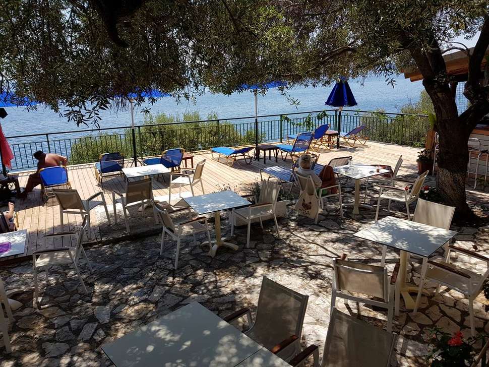 Een foto van het terras bij Nautilus Barbati