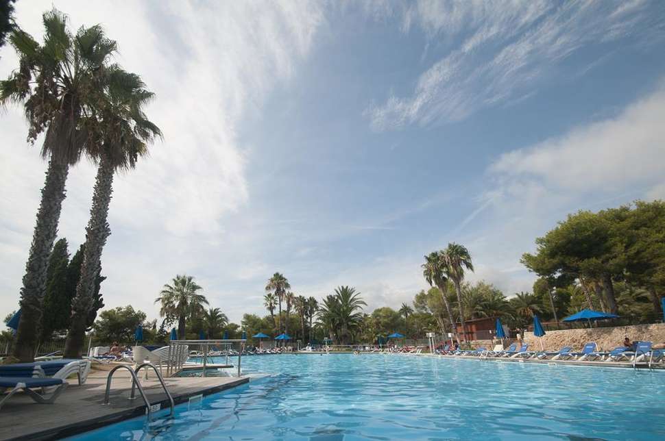 Een foto van het zwembad bij Camping Vilanova Park