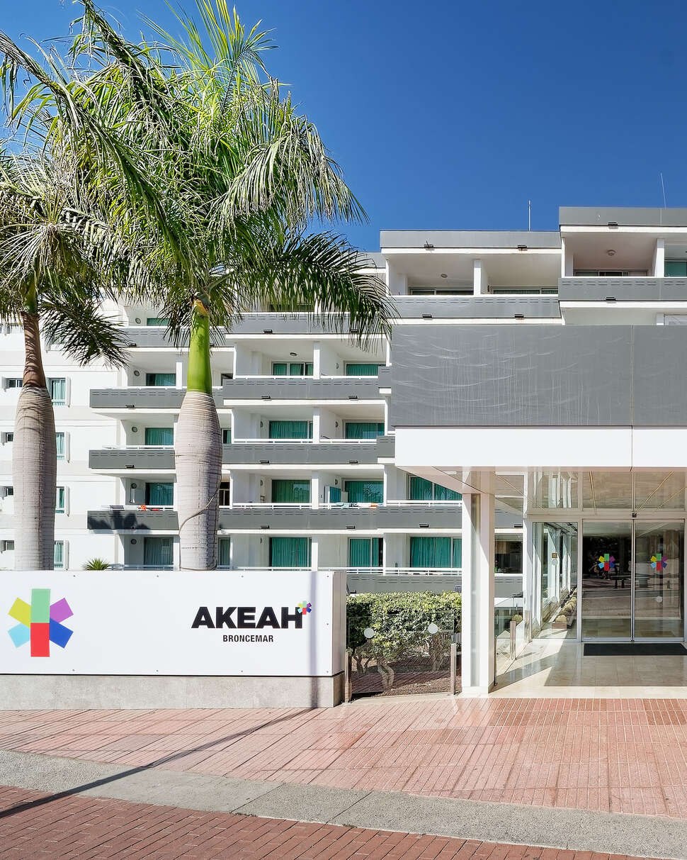 Een foto van de buitenkant van Hotel Akeah Broncemar