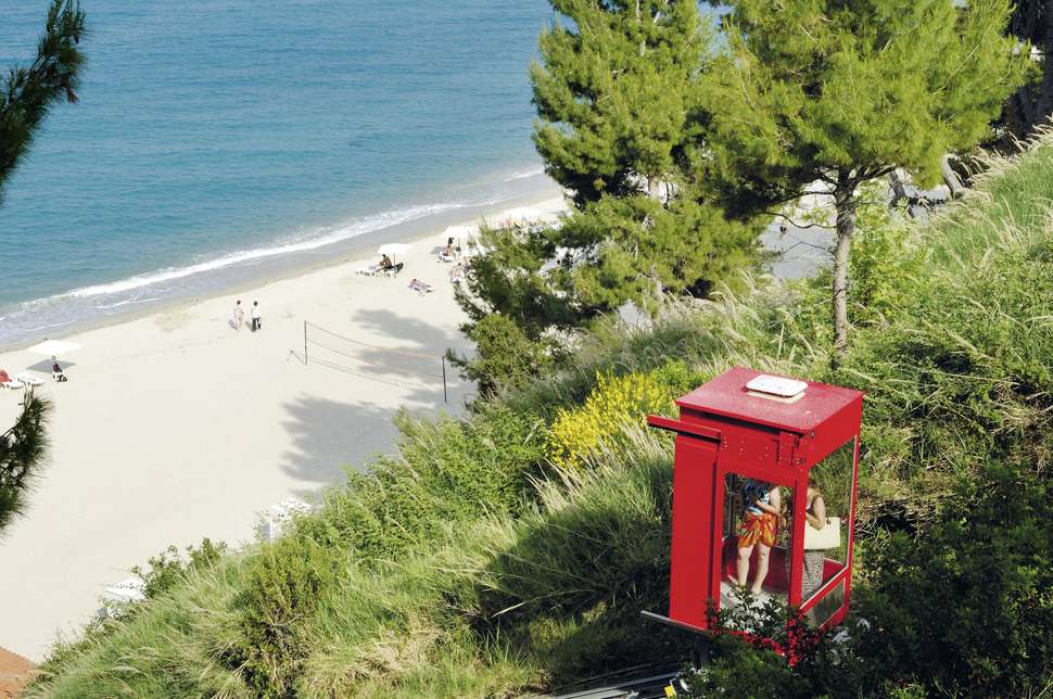 Een foto van het strand bij Alexander The Great Beach Hotel