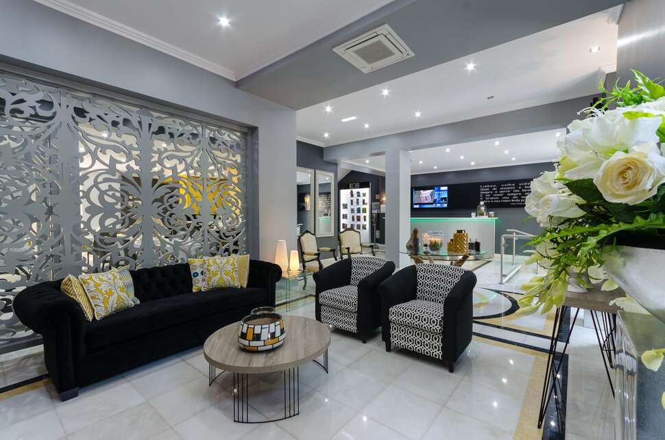 Een foto van het interieur van Avenida Park Hotel