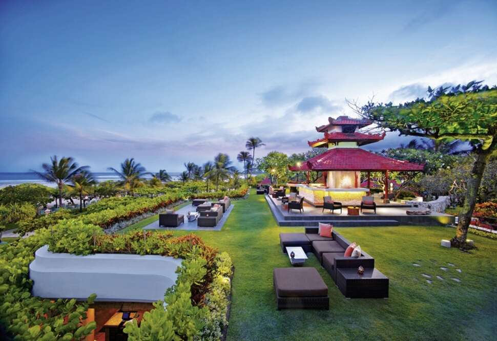 Een foto van het terras bij Grand Hyatt Bali