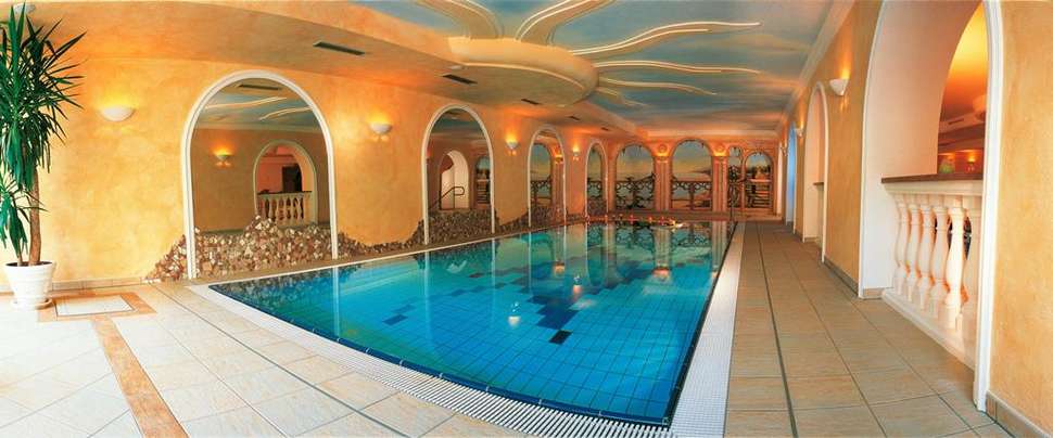 Een foto van het zwembad bij Hotel Alpina