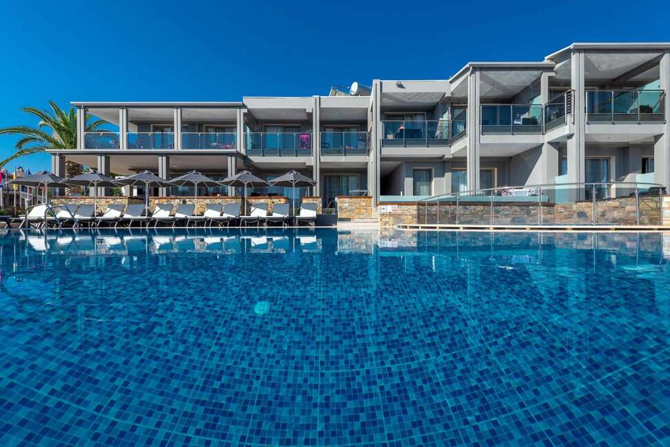 Een foto van het zwembad bij Dionysos Hotel & Studios