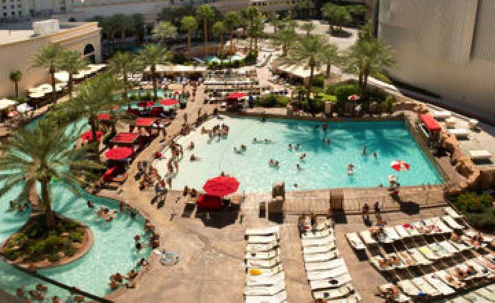 Een foto van het zwembad bij Park MGM Las Vegas